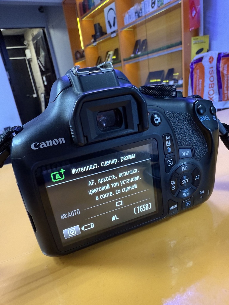 EOS 1300D + объектив canon EFS 18-135mm